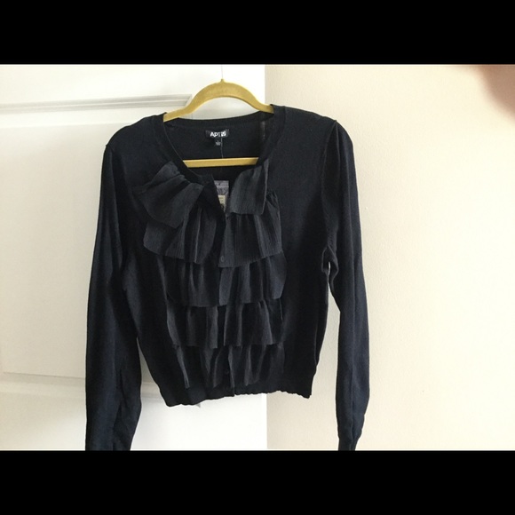 Apt. 9 Sweaters - 🌷New black crop sweater🌷